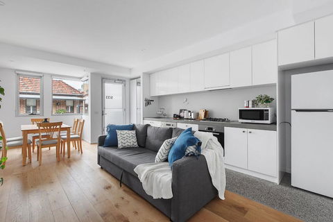 Heart Of Windsor Apartment By Ready Set Host - Accommodation Sunshine Coast 0