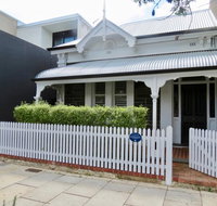 Heritage Luxury 3BR Cottage on Halifax - Accommodation Sunshine Coast