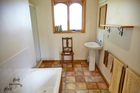 Herons Rise Vineyard Accommodation - Accommodation Sunshine Coast 1