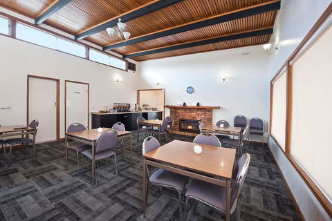 Hi Way Eight Motor Inn - Accommodation Sunshine Coast 2