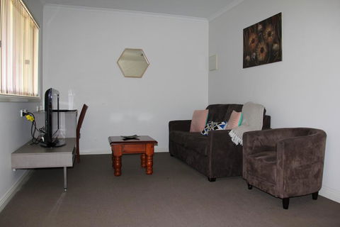 Hibernian Hotel - Accommodation Sunshine Coast 3