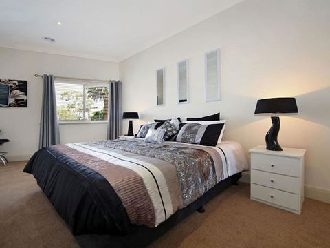 Hidden Gem In Cafe Strip! Chadstone + King Bed - Accommodation Sunshine Coast 3