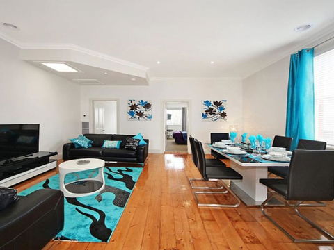 Hidden Gem In Cafe Strip! Chadstone + King Bed - Accommodation Sunshine Coast 0