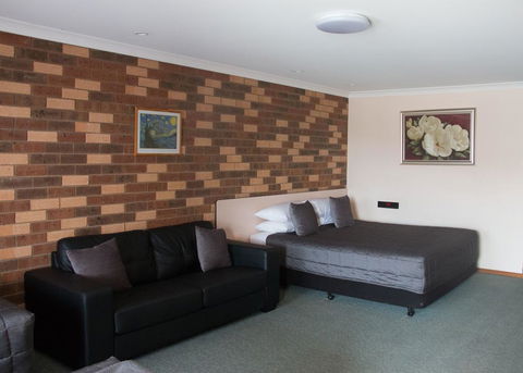 Highway Inn Motel - Accommodation Sunshine Coast 0