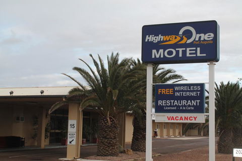 Highway One Motel - Accommodation Sunshine Coast 3