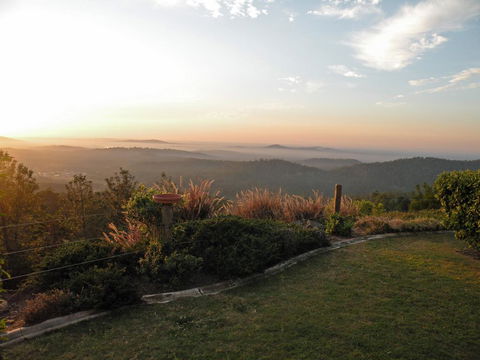 Highwood Park B&B Guest Lodge - Accommodation Sunshine Coast 1