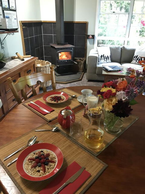 Hillside Bed And Breakfast - Accommodation Sunshine Coast 2
