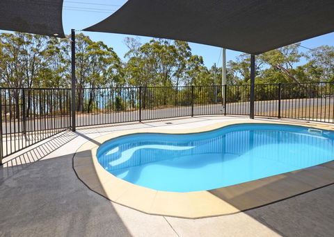 Holiday In Style - Hervey Bay - Accommodation Sunshine Coast 0