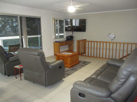 Holiday In Style - Hervey Bay - Accommodation Sunshine Coast 3