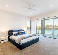 HomePlus - Luxury Living in Sanctuary Cove - Accommodation Sunshine Coast