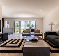 Homeplus-Escape to Modern Home in Hope Island - Accommodation Sunshine Coast