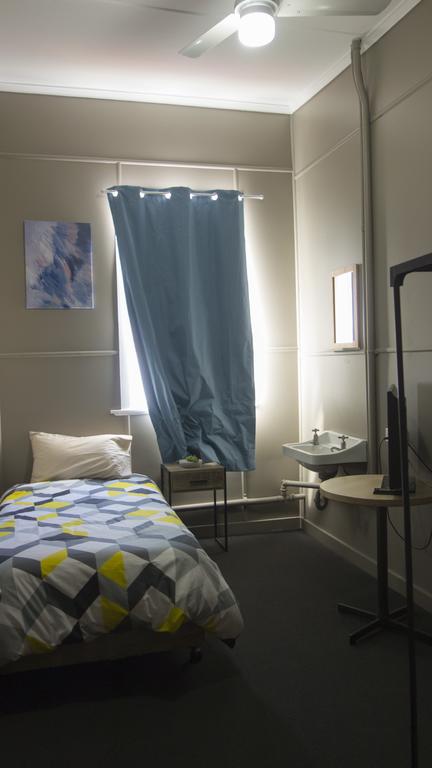 Hotel Kerwick - Accommodation Sunshine Coast 3