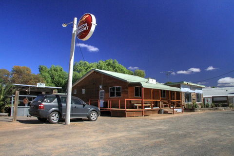 Ivanhoe Hotel Motel - Accommodation Sunshine Coast 0