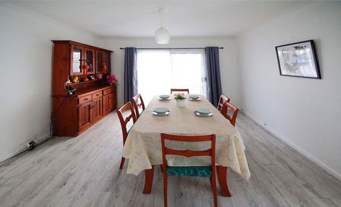 Jesson Crescent Dandenong Cozy House - Accommodation Sunshine Coast 3