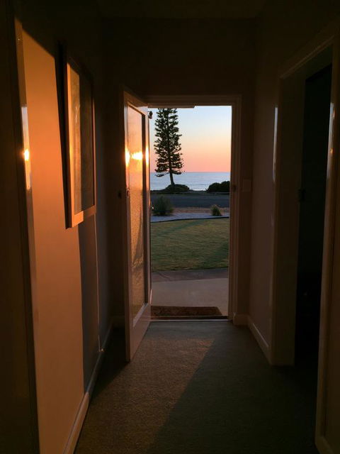 Jewel Of The South Beachside Holiday Rental - Accommodation Sunshine Coast 2