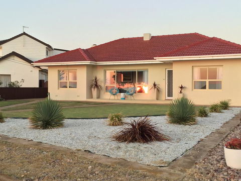 Jewel Of The South Beachside Holiday Rental - Accommodation Sunshine Coast 0