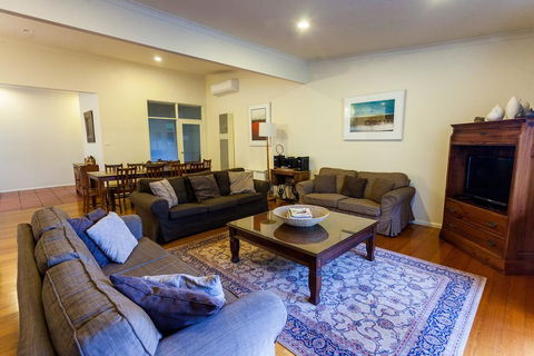 Jordan House - Accommodation Sunshine Coast 0