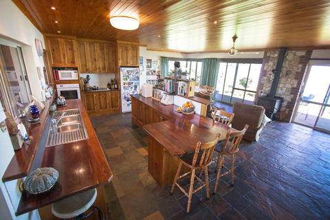 Jury Road - Accommodation Sunshine Coast 3