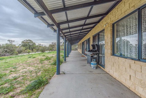 Kangaroo Lake Homestead - Accommodation Sunshine Coast 1