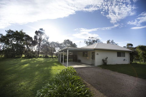 Karinya Cottage - Pet Friendly Country Retreat - Accommodation Sunshine Coast 1