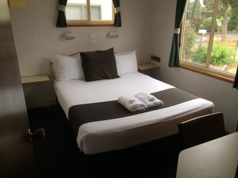 Kerang Cabins - Accommodation Sunshine Coast 1