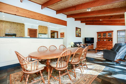 Kestrel Lodge Port Willunga - Accommodation Sunshine Coast 2