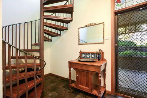 Kestrel Lodge Port Willunga - Accommodation Sunshine Coast 1