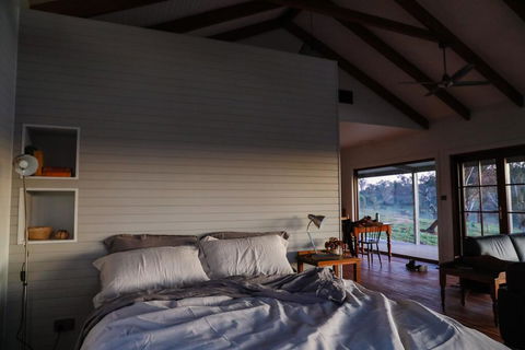 Kestrel Nest EcoHut - Accommodation Sunshine Coast 2