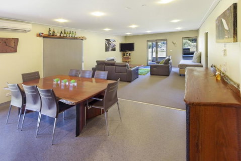 Kickenback Lodge - Accommodation Sunshine Coast 2