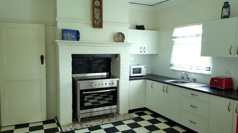 King Cottage - Accommodation Sunshine Coast 0