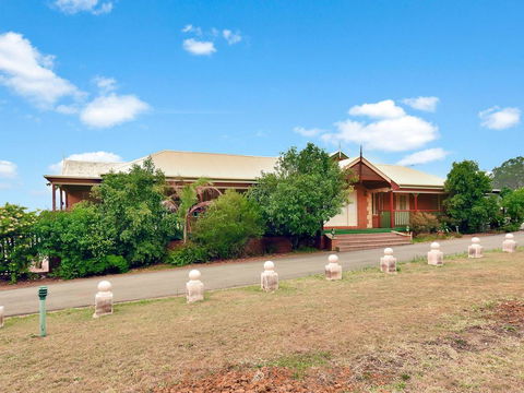King II - You Can Honestly Walk To Bimbadgen And Hope Estate Concerts - Accommodation Sunshine Coast 3