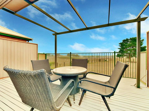 King Retreat Estate - You Can Honestly Walk To Bimbadgen And Hope Estate Concerts - Accommodation Sunshine Coast 1