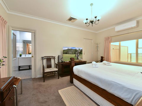 King Retreat Estate - You Can Honestly Walk To Bimbadgen And Hope Estate Concerts - Accommodation Sunshine Coast 2