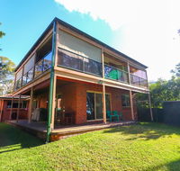 Kingfisher LakeHouse - Accommodation Sunshine Coast