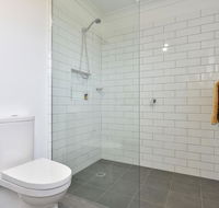 Kinloch Cottage renovated to new on Daisy Hill Vineyard - Accommodation Sunshine Coast