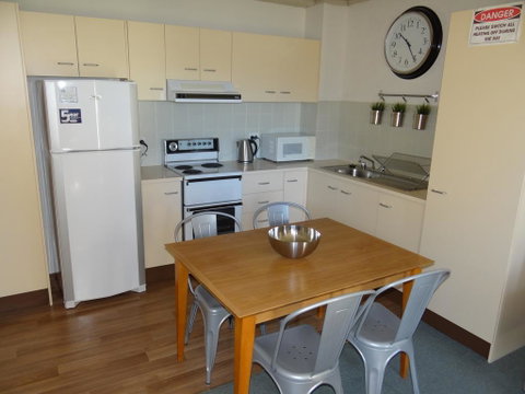Kirwan Apartments 9 - Accommodation Sunshine Coast 2