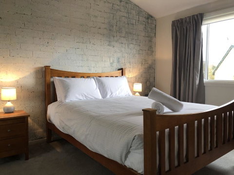 Kirwan Court 2 - Accommodation Sunshine Coast 2