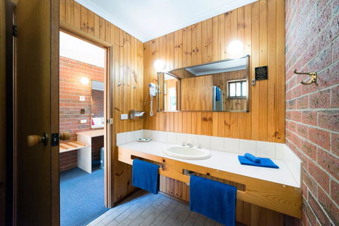 Kookaburra Motor Lodge - Accommodation Sunshine Coast 1
