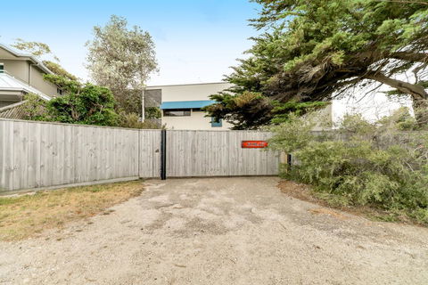 Korak - Accommodation Sunshine Coast 2