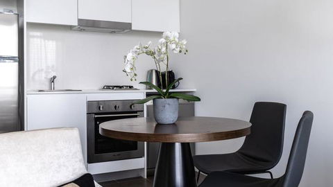 KOZYGURU Chatswood Luxury Studio NCH088 - Accommodation Sunshine Coast 1