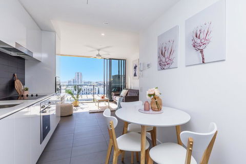KOZYGURU FORTITUDE VALLEY AMAZING VIEW 2BED APT + FREE PARKING QFV010 - Accommodation Sunshine Coast 2