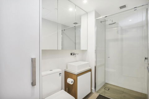 KOZYGURU FORTITUDE VALLEY DESIGNER GRADE 2 BED APT FREE PARKING QFV179-1401 - Accommodation Sunshine Coast 1