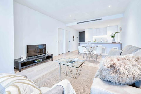 KOZYGURU FORTITUDE VALLEY HIGH LEVEL 2 BED APT + FREE PARKING QFV179-2612 - Accommodation Sunshine Coast 2