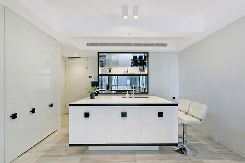 KOZYGURU HAYMARKET SYDNEY CITY VIEW 2 BED STUNNING APT NHA178-1206 - Accommodation Sunshine Coast 1