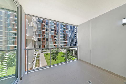 KOZYGURU MASCOT WALK TO STATION MODERN DESIGNER 2 BED APT FREE PARKING NMA260-312 - Accommodation Sunshine Coast 3