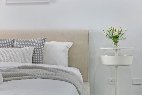 KOZYGURU MASCOT WALK TO STATION MODERN DESIGNER 2 BED APT FREE PARKING NMA260-312 - Accommodation Sunshine Coast 1