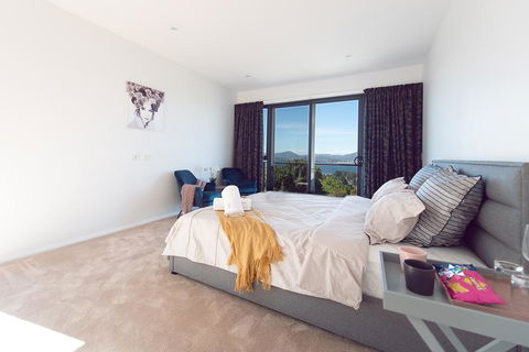 La Vie Luxury Bay View - Accommodation Sunshine Coast 0