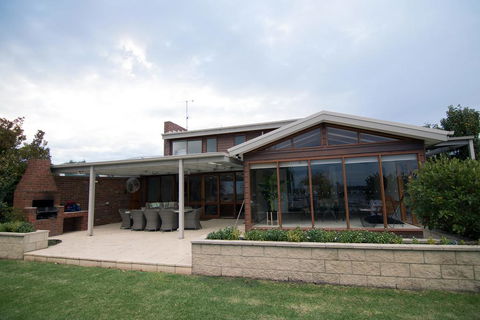 Lake House 61 Mulwala - Accommodation Sunshine Coast 3