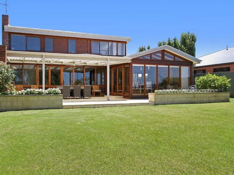 Lake House 61 Mulwala - Accommodation Sunshine Coast 0