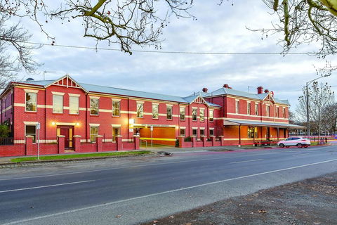 Lake Inn - Ballarat - Accommodation Sunshine Coast 0